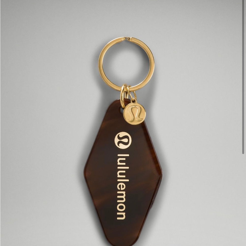 Hotel keychain in roasted brown